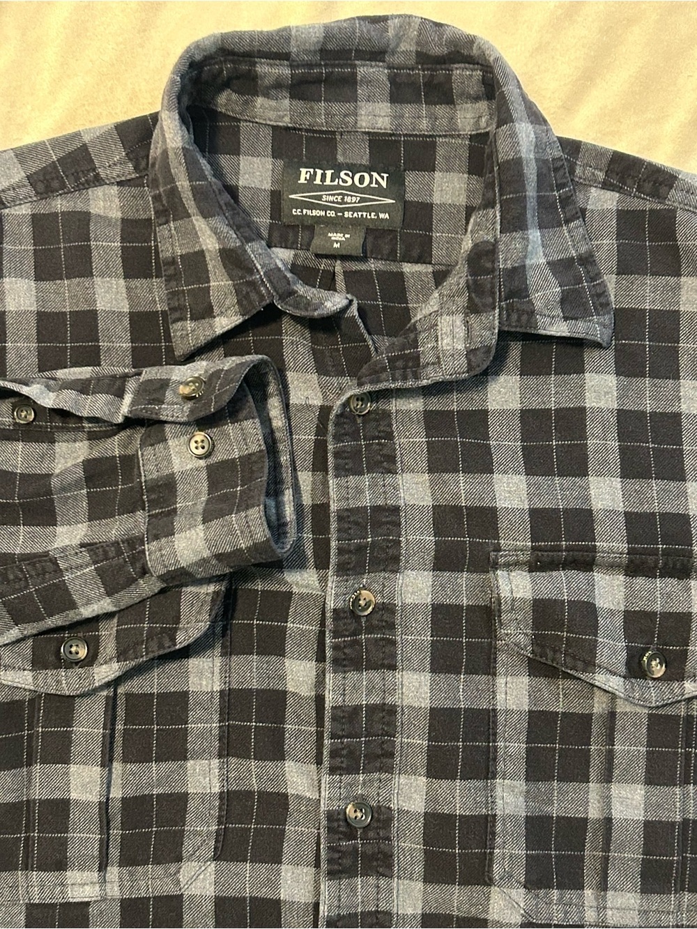 Filson Alaskan Guide Flannel Shirt Mens M Medium Grey Black Plaid Button Down